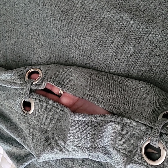 Cold shoulder high-low tunic - Picture 2 of 4